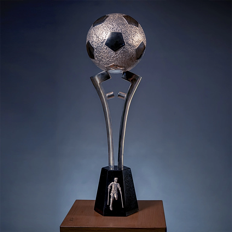 Puchar EAFF – wyjątkowe trofeum Mistrzostw Europy Amp Futbol. Puchar EAFF na Mistrzostwa Europy Amp Futbol, inspirowany logotypem European Amputee Football Federation.