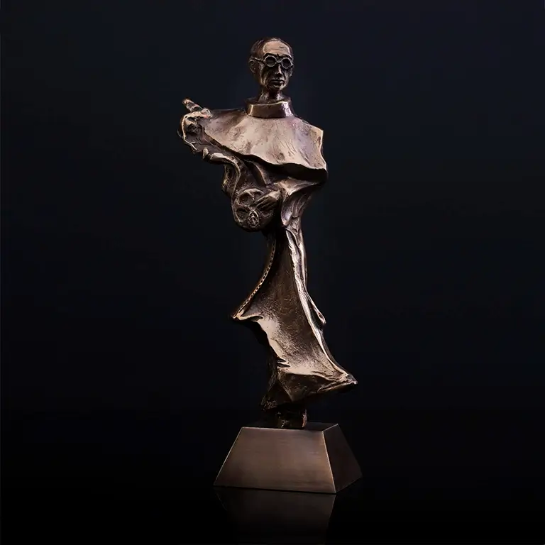 Statuetka Maksymiliany – przedstawiająca postać św. Maksymiliana Kolbe, patrona festiwalu filmowego.