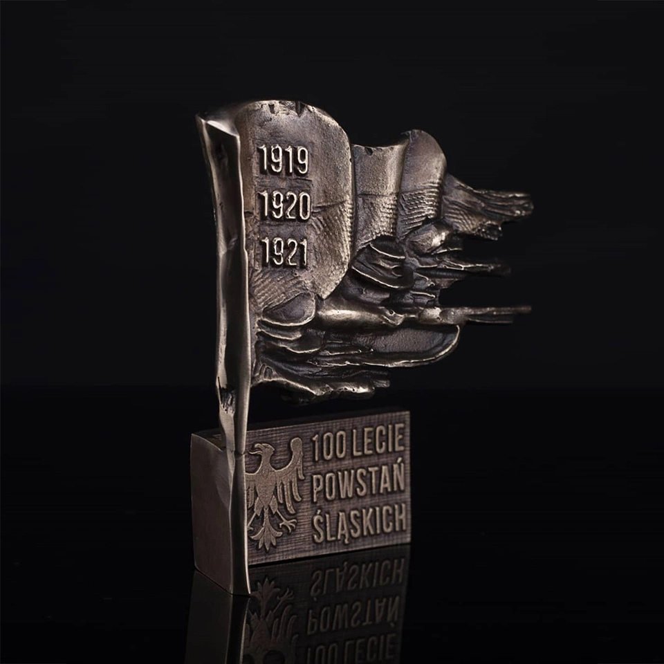 100-lecie Powstań Śląskich statuetka flaga