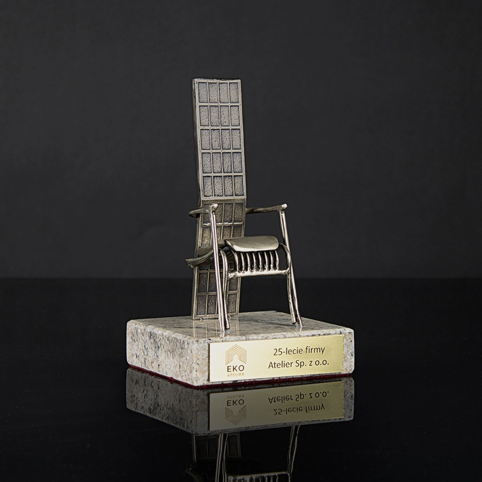 statuetka_krzeslo_25lat_eko_atelier_maciej_muller 25 lat firmy statuetka krzesło